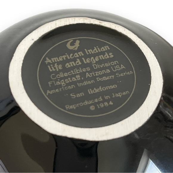 Vintage American Indian Life and Legends Collectible Vase San Ildefonso 1984 - Picture 3 of 4